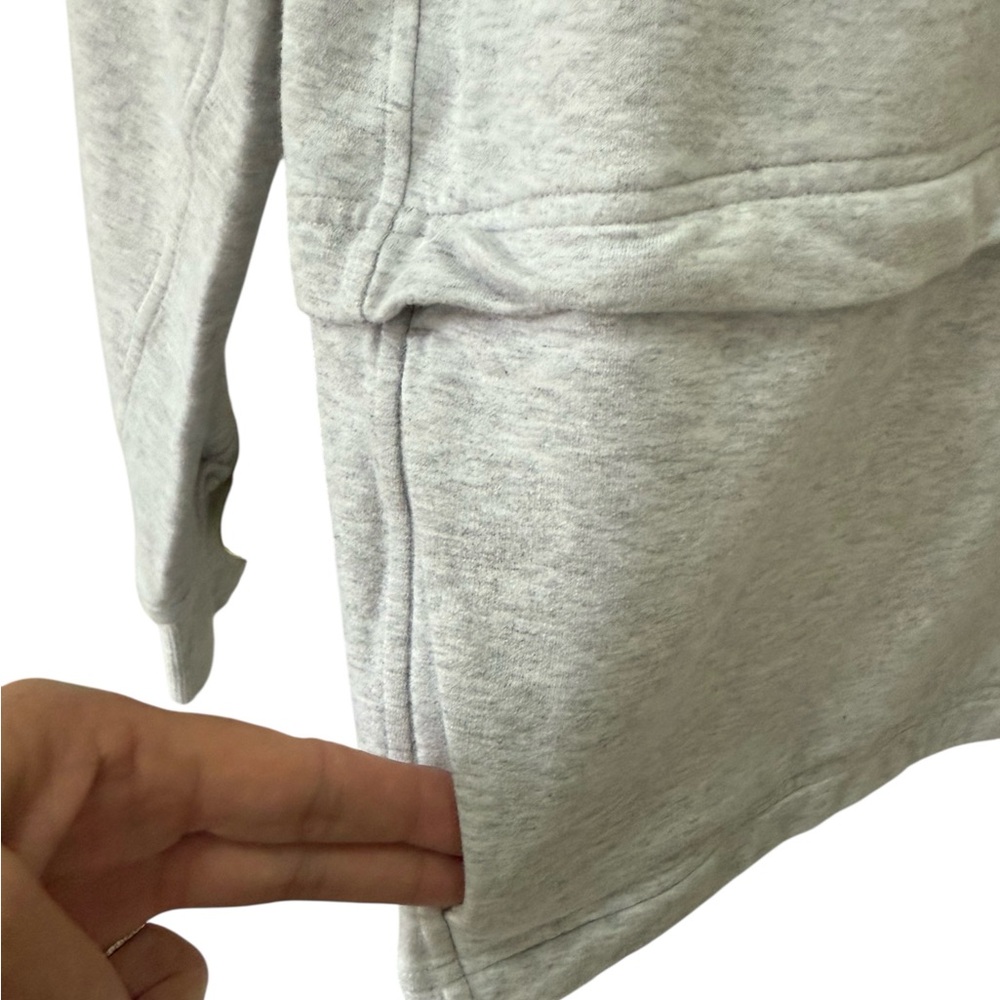 Lululemon Women’s Light Gray Oversized Turtleneck! Size 4! - Picture 5 of 5